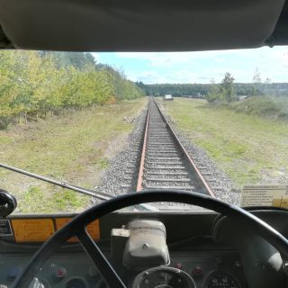 I'm a train! The tracks ended in concrete perfect spot for a photo. 🚂😂📷 . . . . . . #unimog #unimog404 #unimog404s #unimogs404 #bundeswehr #bundeswehrlkw #armytruck #offroadtruck #mercedestrucks #4wd #4x4 #mercedesunimog #funparkmeppen #anvt4x4 #offroadclub #offroaders #offroadphotography #traintracks #railroad #railroadphotography #railroads